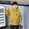 Chaqueta para Niños Otoño 2026 Nueva Fresca y Guapa Niños Pequeños Cortavientos con Capucha Estilo Primavera y Otoño Infantil Superior Tendencia