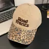 Boné de Baseball com Estampa de Leopardo Bordado com Letra para Mulheres, Estilo Retro Americano, Boné Bico de Pato Emagrecedor, Aba Larga, Circunferência da Cabeça Grande, Topo Macio