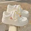 Sapatos da moda verão respiráveis brancos femininos 2026 novo sola grossa superfície de malha casual versátil nicho combinando saias tênis