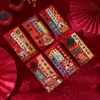 Saudações do Ano do Cavalo, Envelopes Vermelhos de Dinheiro da Sorte para Crianças, Essencial para o Festival da Primavera em Casa, Pacotes Vermelhos com o Texto "Parabéns por Ficar Rico" Impresso neles