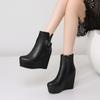 Botas Curtas de Salto Anabela Interno para Mulheres 2025 Outono e Inverno Estilo Britânico Moda Versátil Solado Grosso Plataforma Impermeável Zíper Lateral Botas da Moda