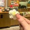 Un Pequeño Ramo de Flores de Hilo Rojo Ganó el Primer Premio en el Día de la Madre, una Recompensa para los Estudiantes en los Exámenes de Ingreso a la Preparatoria y la Universidad, y un Regalo para el Día de la Mujer