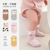 Meias novas para bebê outono e inverno, meias fofas de desenho animado para recém-nascidos, design adorável de ursinho, algodão penteado grau A, meias sem costura