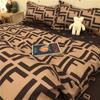 Ins Celebridad de Internet Marca de Moda Juego de Cama de Cuatro Piezas Lujo Ligero Sábana de Algodón Lavable Juego de Tres Piezas de Funda de Edredón de Dibujos Animados para Dormitorio