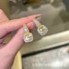 Pendientes Cuadrados Sencillos de Circonita Micro pavimentada Estilo Geométrico Coreano Estilo Lujo Ligero Pendientes Versátiles de Gama Alta para el Temperamento de las Mujeres