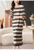 Suéter Casual de Rayas Talla Grande Estilo Coreano para Mujer Largo Nuevo Otoño e Invierno 2025 Vestido de Punto Color de Contraste Estilo Perezoso
