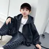 Chaqueta de Cuero para Niños Estilo Primavera y Otoño 2026 Nueva Elegante Moda Callejera para Niños Pequeños Ropa de Otoño para Bebés Ropa Infantil