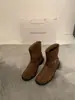 Botas de Cano Curto com Manga de Outono e Inverno 2025 Salto Grosso Fivela de Cinto Botas Femininas Francesas Slim Camurça Botas Western