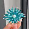 Nuevo broche de aleación para mujer, moderno y de alta gama, pin de lujo nicho para abrigos y trajes, simple y elegante, broche versátil