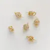 Coroa Colorida de Cobre Galvanizado Preservadora de Cor Incrustada com Zircônia Brilhante Pérola Fina Broche Pingente de Colar Acessórios para Vídeo Feitos à Mão DIY