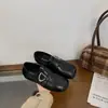 Zapatos de mujer estilo retro con dedos separados e plantilla interior que aumenta la altura, versátiles para cualquier atuendo, 2026 Zapatos pequeños de cuero estilo británico con hebilla, mocasines de otoño con punta cuadrada