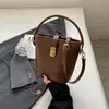 Nova Moda de Bolsa de Mão de Verão 2026 para Mulheres, Bolsa Saco Retrô Simples, Bolsa Transversal de Ombro de Nicho para o Dia a Dia para Mulheres