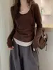 Camiseta de manga larga para mujer de dos piezas, con bloques de color, cuello en U, dobladillo curvo y diseño corto ajustado, confeccionada en un tejido cepillado y agradable para la piel.