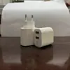 Carregador de tomada com duas portas USB e luz, 5V2.1A, ajustável, adequado para vários adaptadores de celular com luz de carregamento rápido.