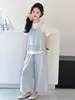 Conjunto de verão feminino fresco e estiloso estilo coreano, novo conjunto moderno de três peças com camisola de renda, blusa de manga curta e calça pantalona