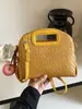 Bolso de Hombro Casual de Moda 2026 con un Patrón Tejido Relajado y Único, Alto Valor Estético, Color Sólido, Elegante Bolso de Mano para Viajes