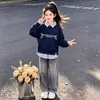 Sudadera con capucha de dos piezas falsas con cuello polo de retazos a rayas para chicas, enérgica y fresca, conjunto de dos piezas con pantalones elegantes estilo universitario, moderno