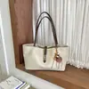 Bolsa de axila de grande capacidade para mulheres, novo estilo 2026, moderna, versátil, bolsa de ombro simples, bolsa de nicho coreana