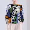 Roupa plus size feminina, camiseta ruched com estampa geométrica abstrata que valoriza a silhueta, modelagem solta, ombros caídos, manga longa, top de luxo leve para o dia a dia no outono