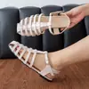 Sandalias Romanas Nuevas de Primavera 2026 para Mujer con Punta Abierta, Suela Plana Tejida Hueca, Hebilla de Correa Única, Zapatos Versátiles y Cómodos para Mujer al por Mayor
