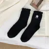 Calcetines de Piso de Terciopelo Coral con Flor Tridimensional que No Sueltan Pelusa para Mujer, Lindos de Dibujos Animados, de Invierno, Espesados, de Media Pantorrilla, Venta al por Mayor