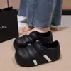 Zuecos con puntera de concha para mujer, nuevo modelo verano 2026, calzado de exterior de EVA, antideslizantes, resistentes al olor, sandalias versátiles de punta cerrada para mujer