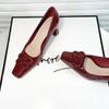 Sapatos de Salto Alto Quadrados da Moda Estilo Fada Cor Nude para Mulheres com Salto Grosso, Novo Modelo 2026, Scarpins de Couro Envernizado Estilo Celebridade da Internet