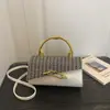 Bolso versátil de moda de nicho para hombro y bandolera, nuevo bolso cruzado al por mayor para mujer 2026, bolso tipo caja con bloques de color único, moderno