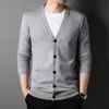 Cardigan de Punto para Hombre Primavera 2026 Estilo Nuevo Joven Sencillo Color Sólido Suéter Chaqueta de Moda para Hombre Ropa para Hombre Venta al por Mayor