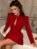 Vestido Ajustado Rojo de Manga Larga con Cuello Alto y Corte Cut-Out, Estilo Europeo y Americano Nuevo de Amazon 2026, Falda de Línea A Sexy de Cintura Alta