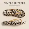 Chanclas retro de leopardo estilo coreano para mujer, sandalias de plataforma con suela gruesa antideslizantes de EVA para exteriores, populares sandalias de playa de espiga