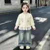 Cárdigan con ribete de encaje para niña, nueva colección otoño 2026, elegante prenda exterior de punto bordada para niños, top de manga larga para bebés