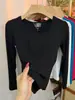 Top Base Macio e Elástico de Algodão com Gola U Novo Estilo 2026 Fashionável Versátil Chique Redutor de Idade Cor Sólida Manga Longa