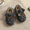 Zapatos de Algodón para Niñas con Lunares Franceses 2026 Nuevo Estilo Otoño/Invierno Zapatos Birkenstock Engrosados de Felpa Zapatos Versátiles y Cálidos