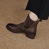 Texted Soft Cowhide British Chelsea Boots 2024 Outono e Inverno Grosso Mid-Heel Round Toe Couro Soft Bottom Short Boots para Mulheres