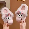Chinelos de algodão infantis para outono e inverno com design de cachorrinho de desenho animado, chinelos internos antiderrapantes de sola macia para meninos e meninas
