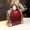 Bolsa Grande Fashionável de Grande Capacidade Estilo Europeu e Americano para Mães de Meia-Idade, Elegante Bolsa Feminina de Couro Envernizado, Bolsa de Ombro Transversal