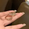 Anillo Súper Brillante de Acero de Titanio con Circonita para Mujer, Diseño de Nicho de Lujo Ligero, Anillo de Gama Alta Que No Se Desvanece, Anillo de Cola para Mejor Amiga