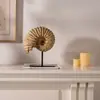 Escultura moderna retro de imitación de fósil de concha, sala de estar, sala modelo, entrada, escritorio, amonita réplica, adorno decorativo suave