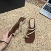 Primeiro Encontro com as Sandálias de Salto Anabela de Bolinhas Estilo Francês para Mulheres, Novidade Verão 2026 Sapatos de Salto Alto com Efeito Emagrecedor e Fivela de Metal