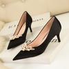 889-21 Zapatos de Mujer Europeos y Americanos Sexy Tacones Altos Tacón de Aguja Tacón Alto Boca Baja Puntiagudos Corona de Perlas Pedrería Satén