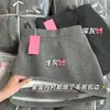 Falda de Lana Gris de Alta Gama para Mujer Otoño e Invierno 2025 Estilo Coreano Cintura Alta Efecto Adelgazante Anti-Exposición Falda Corta de Línea A que se Ajusta a la Cadera