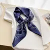 Bufanda Estampada Versátil y Vibrante de Seda Sintética, Pañuelo Cuadrado Pequeño con Acabado de Lujo, Chal de Protección Solar, Bufanda para el Cuello, Pañuelo para la Cabeza, Bufanda Nueva
