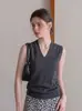 Colete tricotado gola V minimalista estilo francês para mulheres, slim fit de verão, amigo da pele, adequado para usar por cima, para o trabalho, top sem mangas, colete interno