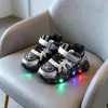 Zapatos deportivos para niños, nueva colección otoño 2026, diseño de caricaturas, para edades de 1 a 6 años, parte superior de piel, zapatos casuales para niños, zapatos que se iluminan