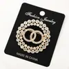Broche de Aleación de Gama Alta para Mujer, Lujo Ligero con Pedrería, Elegante Pin Fijo Antiexposición, Accesorio para Abrigo con Diseño Floral