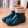 Botas de lluvia cortas para mujer, aptas para cocina, forradas de polar, resistentes al desgaste, antideslizantes, zapatos de goma, de moda, para lavar platos, impermeables, cálidos, zapatos de agua para adultos