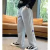 Calça de Moletom Infantil para Primavera e Outono, Calças Infantis Tamanho Médio e Grande, Calças Esportivas Infantis Finas Estilo 2026 de Pernas Retas, Versátil Calça Longa com Três Listras, Moderna