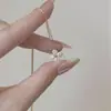 Collar de trébol de cuatro hojas dorado para mujer, cadena para la clavícula, elegante, lujo ligero, nicho, alta gama, simple, moderno, diseño versátil, modelo nuevo