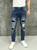 Calça jeans masculina HME transfronteiriça europeia e americana, rasgada, estilosa, com patches, resistente, slim-fit, elástica, perna reta para comércio exterior